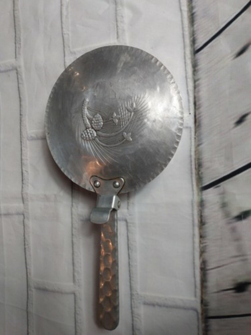 Hammered Aluminum Everlast Hand Forged Silent Butler Crumb Catcher Pinecone